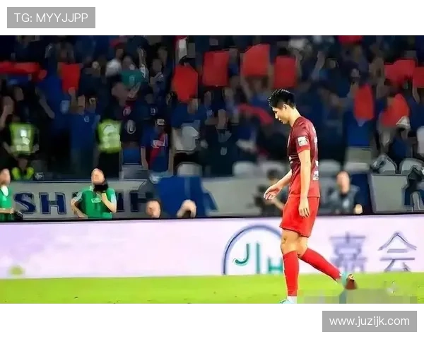 武磊今天又穿那双破运动鞋出门了？网友都看傻了！